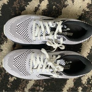Brooks running shoes SZ 6
